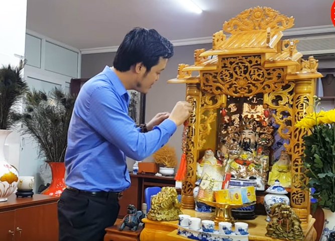 Bàn thờ thần tài